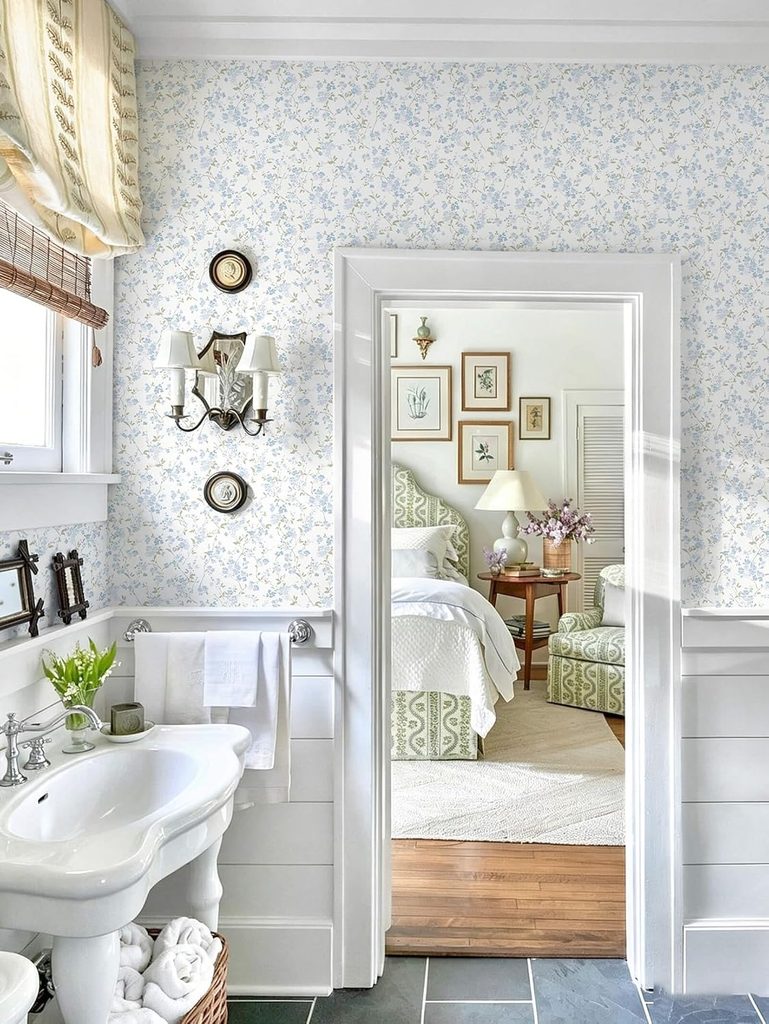 15 Southern Style Bathroom Ideas That Feel Graceful and Inviting wallpaper